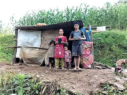 Zoom: Behausung einer vierköpfigen Chepang Familie