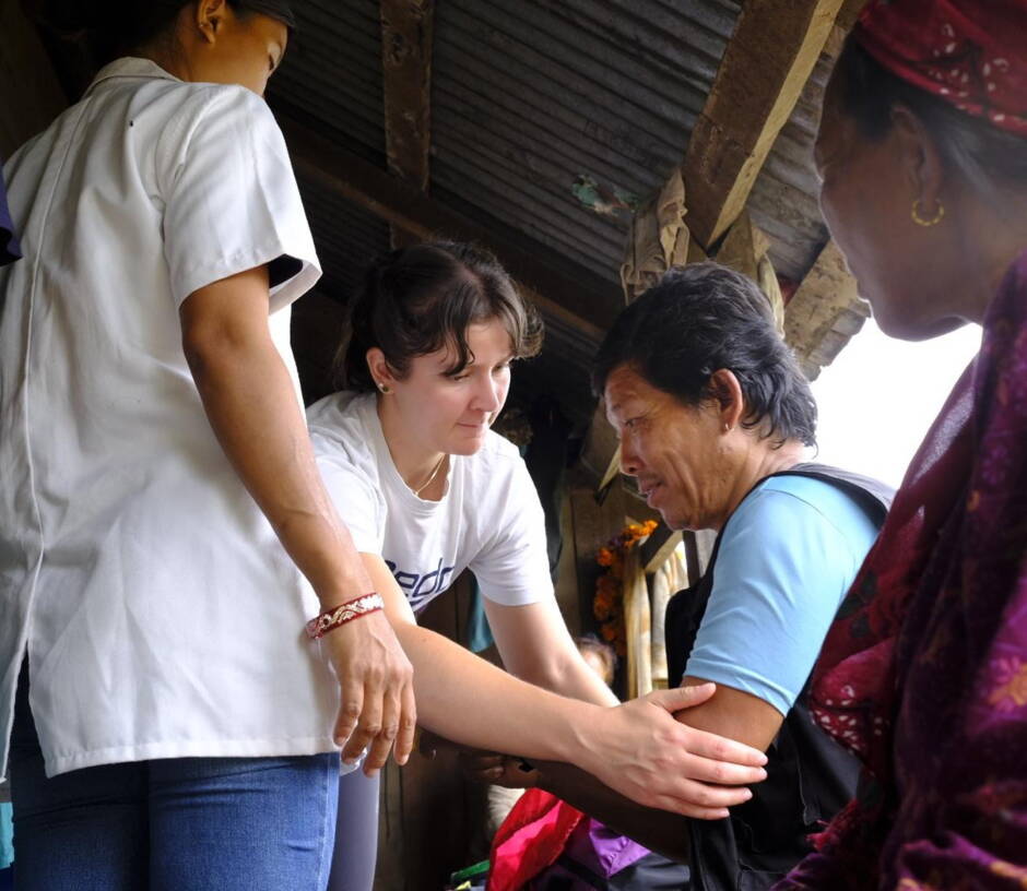 629c75c8-9418-4bef-b3e3-3caa264f8eb2a.jpg Felicitas exexamines a patient, Camp Masine, 27.10.25