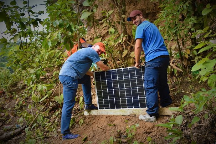 thomas_brack_and_tobias_bacchetto_installing_solar_panels.jpg