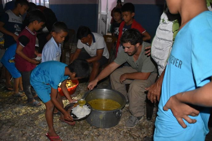 Tobias bacchetto distributing food at antyodaya school.jpg