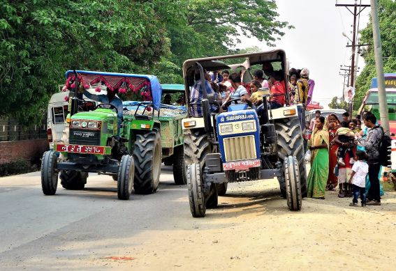 Transport public au Népal (gare routière, Lumbini)