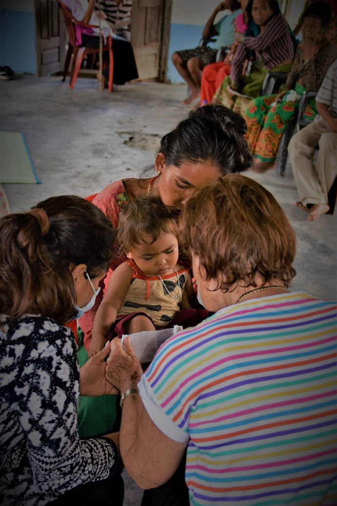 Dr. ruth gonseth dressing wounds