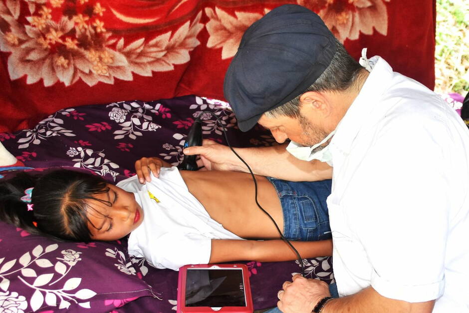Heart examination of Sumina (see below) with the Butterfly IQ+ (Health Camp Masini, March 2022)